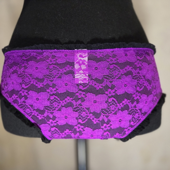 2/$15 - FREDRICKS OF HOLLYWOOD. HOT PINK & BLACK LACE INTIMATE PANTIES. - Picture 4 of 7